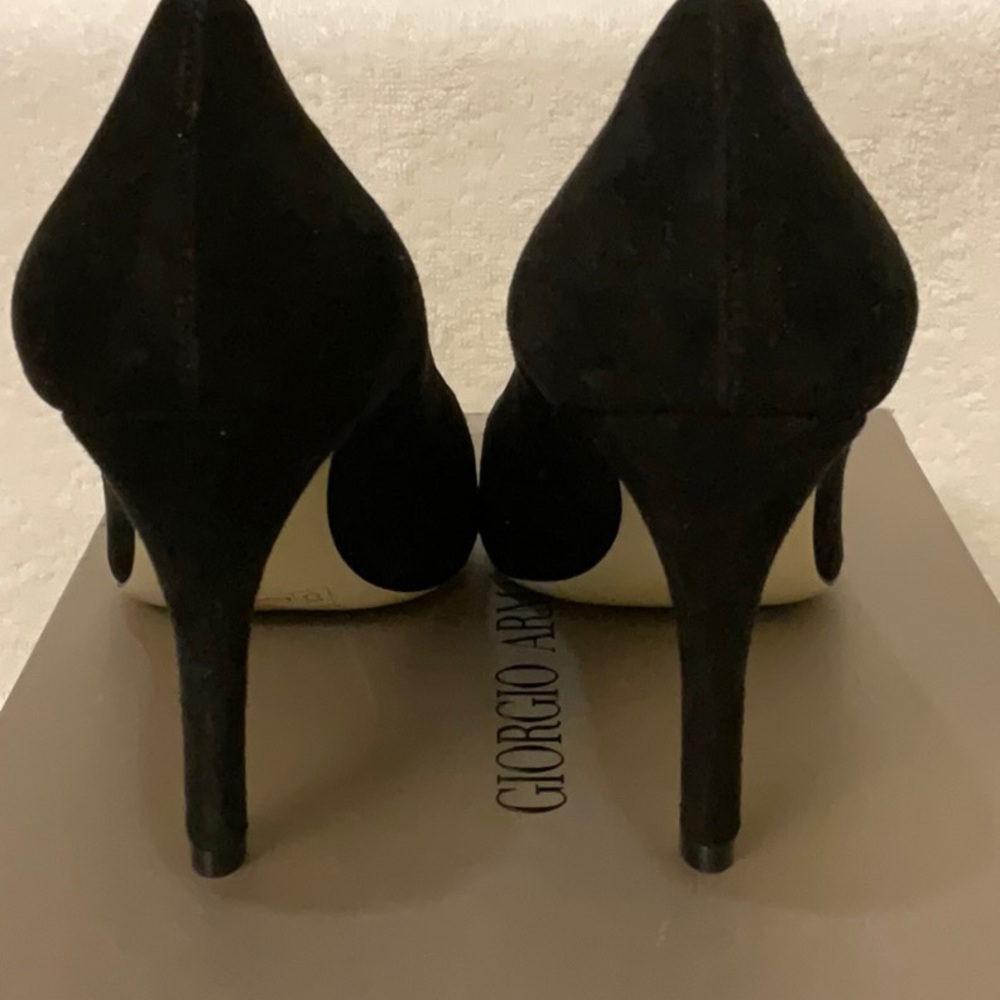 SOLD- Giorgio Armani Décolleté Suede Shoe - Picture 6 of 13